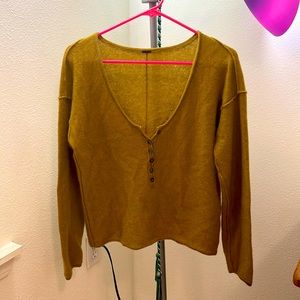 FREE PEOPLE Cashmere Sweater in Mustard Color - Size M - Excellent Condition!!